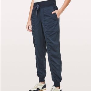 Lululemon Dance Studio Jogger in True Navy size 8